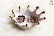 Load image into Gallery viewer, Queen Jewellery Holder