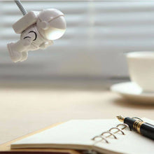 Load image into Gallery viewer, Astronaut USB Night Light
