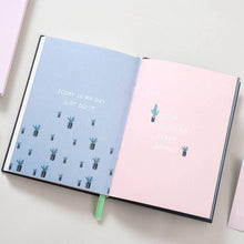 Load image into Gallery viewer, 100 Bucket List Gift Box
